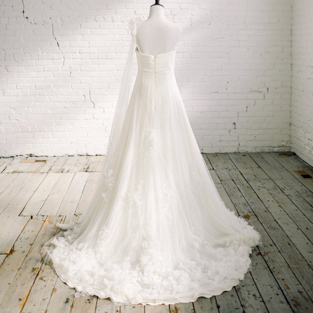 Manuel Mota Pronovias Wedding Dress 4 One Shoulder - Picture 7 of 8